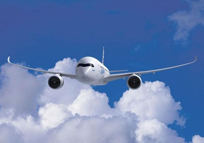 Năm 2009, Vietnam Airlines đã có thỏa thuận đặt mua 12 chiếc máy bay Airbus 350 và đã chuyển tiền đặt cọc cho phía đối tác. Dự kiến, những chiếc máy bay A350 đầu tiên sẽ về Việt Nam vào năm 2015. Như vậy, Việt Nam sẽ trở thành nước châu Á đầu tiên và là quốc gia thứ 2 trên thế giới sở hữu dòng máy bay hiện đại này. 