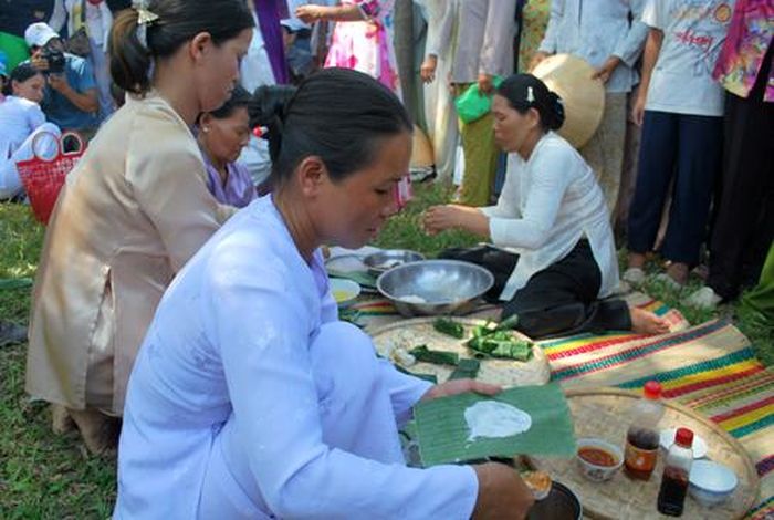 Thi làm bánh bột lọc và bánh nậm