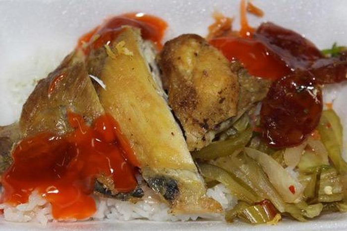 Xôi thịt gà.