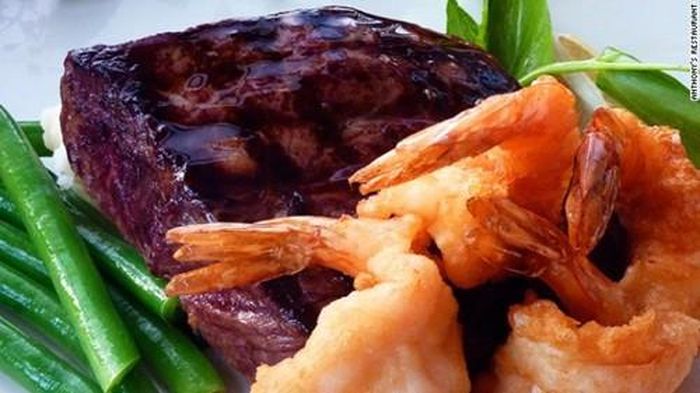 Hải sản. Nhà hàng Anthony tại sân bay quốc tế Seattle-Tacoma được đánh giá cao với những món hải sản tươi ngon mang hương vị riêng độc đáo.