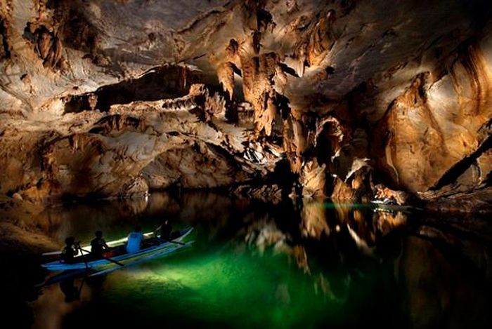 4. Hệ thống sông ngầm của Vườn quốc gia Puerto Princesa thuộc tỉnh Palawan, Philippines.