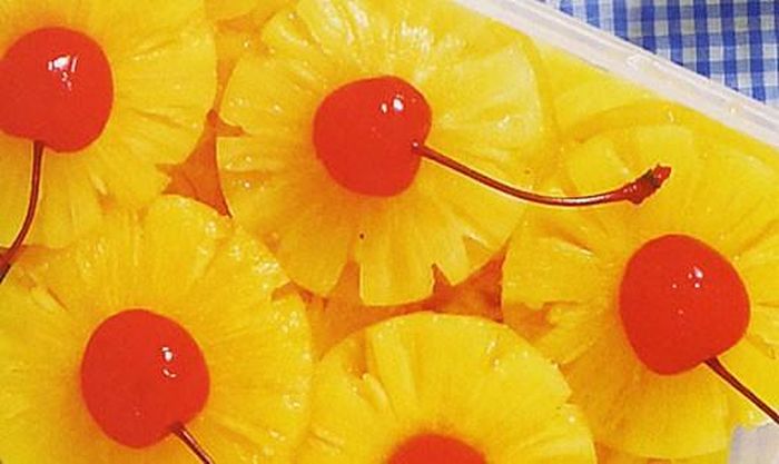 Dứa và quả mâm xôi. Tạo món salad trái cây ngon bằng cách sử dụng hai loại quả trên, bạn sẽ được thỏa mãn “cơn thèm” ngọt mà không lo tăng cân. Một chén salad trái cây này chỉ chứa có 60 calo.