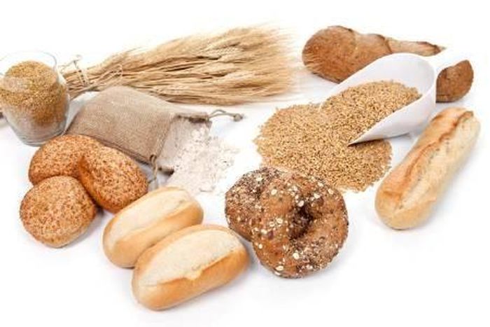  Các thực phẩm nguyên cám. Hãy đưa các thực phẩm nguyên cám vào kế hoạch ăn uống nếu bạn muốn giảm cân trong thời gian nhanh nhất. Chuyên gia dinh dưỡng khẳng định rằng tiêu thụ thực phẩm nguyên cám có thể đảm bảo quá trình giảm cân lành mạnh.
