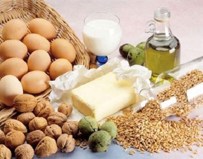  Các thực phẩm giàu magiê. Theo các chuyên gia dinh dưỡng thì lượng magiê tối ưu mà mỗi người nên tiêu thụ là 320mg/ngày để duy trì tốc độ trao đổi chất tốt nhất. Bánh mỳ nguyên cám, rau chân vịt và bơ lạc là những thực phẩm giàu magiê mà bạn có thể đưa vào kế hoạch giảm cân trước tết.
