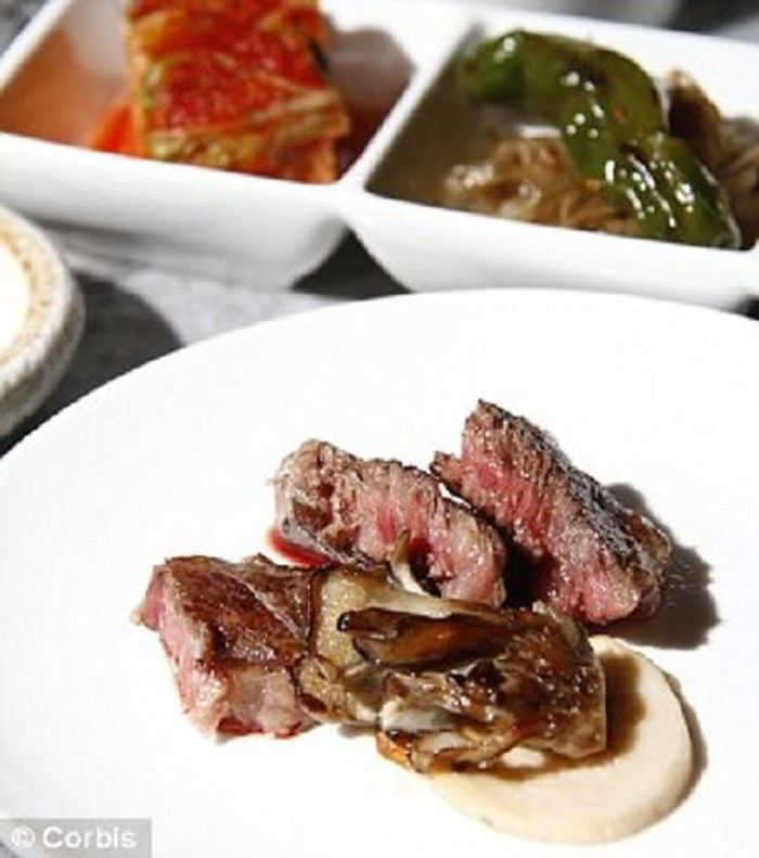  Thịt bò Wagyu 4.500 bảng.