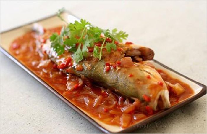  Cá sốt cà chua.