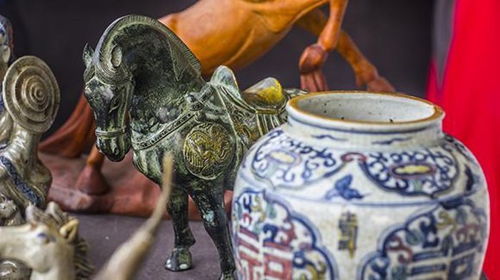 Năm Giáp Ngọ đang tới, các mặt hàng gắn với ngựa trở nên có sức hút với người mua.