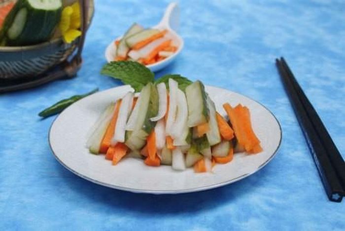 Rau củ ngâm chua ngọt.