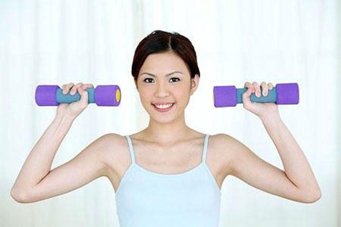  Luyện tập thể dục thể thao. Luyện tập thể dục thể thao giúp cho thân hình bạn cân đối và tinh thần sản khoái ,đông thời nó cũng làm cho da bạn tràn đầy sức sống.