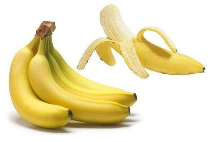  Chuối: Để trẻ nhai quả chuối chín khi mọc răng. Đây là loại trái cây tốt cho trẻ vì có chứa nhiều loại đường thiên nhiên - sucrose, fructose và glucose kết hợp với chất xơ. Chuối cũng là một loại thực phẩm cung cấp năng lượng tốt cho con trẻ.