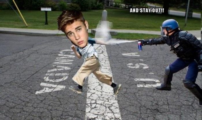 Thông tin hơn 101.000 người dân Mỹ đã ký tên vào đơn đề nghị trục xuất Justin Bieber khỏi Mỹ đã trở thành đề tài thú vị cho dân chế ảnh trong nhiều ngày qua. Bên cạnh những ảnh chế xoay quanh chủ đề nóng bỏng này, Justin Bieber còn bị dân mạng khơi lại nghi vấn đồng tính và cách cư xử trẻ con với giới truyền thông trước đây.