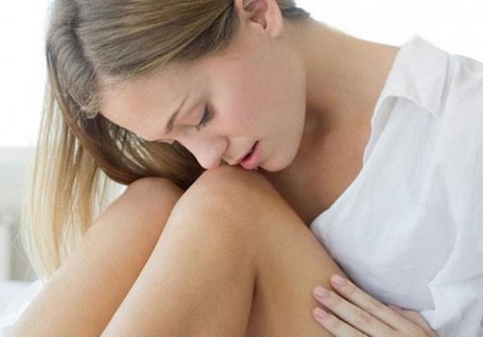 Thống kinh: Là hiện tượng đau bụng dưới khi có kinh. Cơn đau nặng hay nhẹ tùy theo thể trạng của mỗi người. Đau bụng kinh thường di khi huyết lưu thông kém, dẫn tới huyết ứ làm cho kinh xuống bị trở ngại, không thông sẽ gay nên đau vùng bụng, nhất là vùng bụng dưới. 