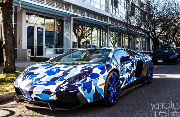 Siêu xe Lamborghini Aventador trong bộ cánh rất độc đáo, đến bộ la-zăng cũng lạ như màu sơn xe. Ảnh: Ijaaz Janmohamed.