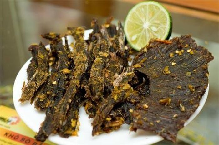  Bò khô Đà Nẵng là món quá ít khi thiếu trong túi của du khách tới mảnh đất này.