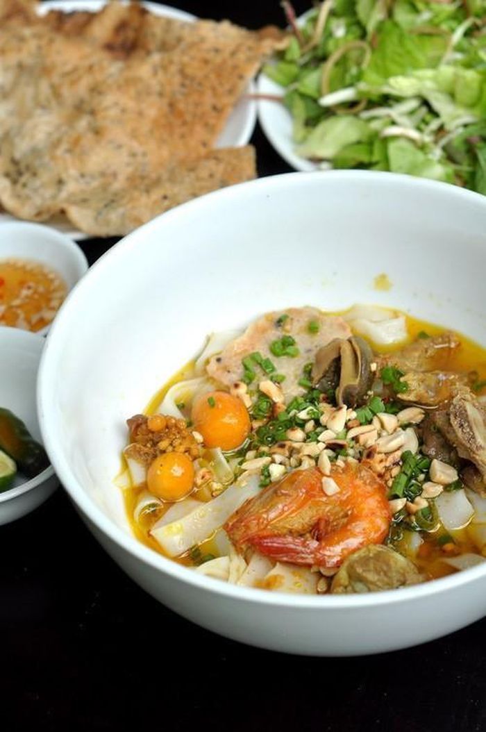  Mì Quảng là món ăn dân dã với người dân Hội An.