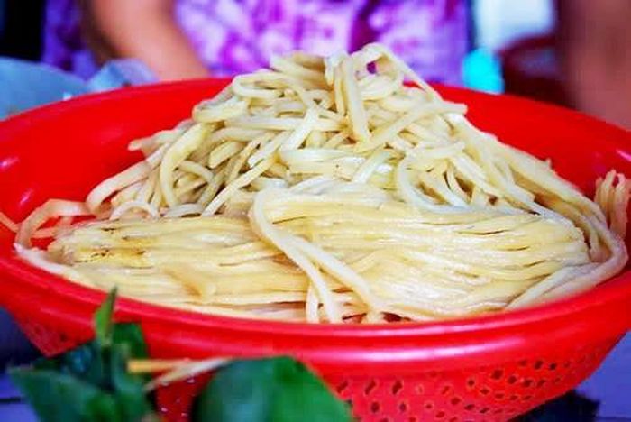  Cao lầu là món ăn nổi tiếng tạo nên thương hiệu riêng của Quảng Nam.