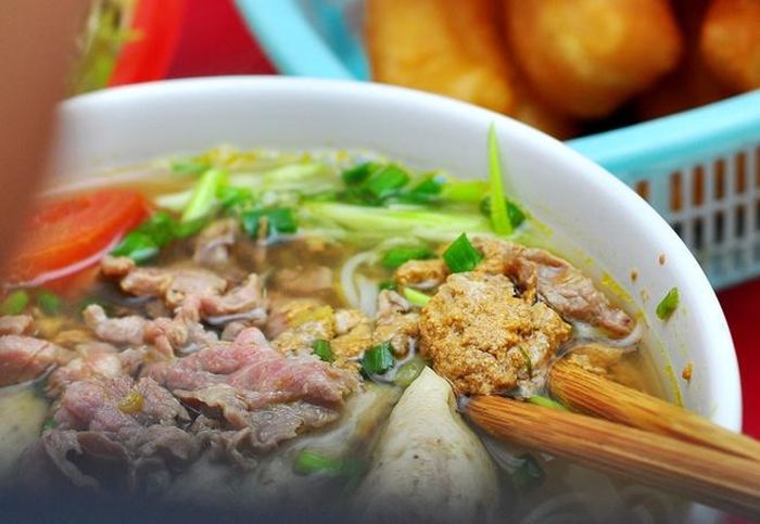 Riêu cua ở đây không hề pha phách, rất đậm vị.