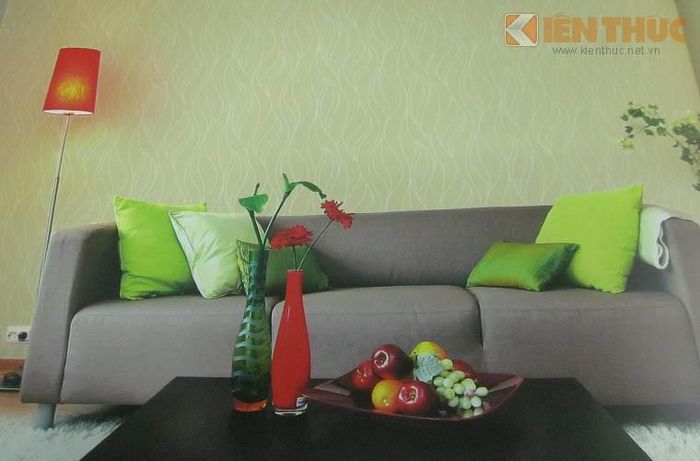 Lời khuyên dành cho các gia đình, không dán tường tại tầng trệt, nhà tắm, bếp...hoặc những khu gần nguồn nước, nấm mốc phát triển sẽ phá hủy hoàn toàn màu sắc, khiến giấy phai màu, loang lổ, nhanh bị rách và phồng bọt khí.