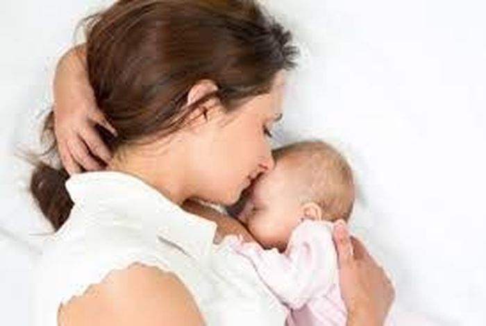  Không cai sữa cho bé trong thời kỳ nắng nóng hay thời tiết khắc nghiệt, chuyển mùa. Không cai sữa khi bé đang có vấn đề về sức khỏe, nhiễm khuẩn, hay suy dinh dưỡng.