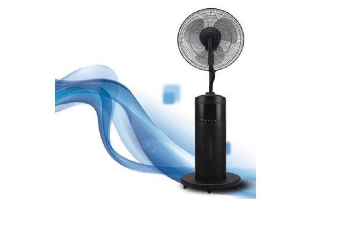 Nhiều người tiêu dùng cũng phàn nàn về sản phẩm, chị Lê Na (nhân viên hành chính) "méo mặt" vì quạt ion: "Đúng là có mát hơn, dễ chịu hơn dùng điều hòa nhưng làm sạch không khí thì khó đánh giá lắm vì không nhìn thấy ion, chẳng biết có diệt khuẩn được như quảng cáo không. Bất tiện nhất là ở chỗ nhà mình dùng giấy dán tường, giấy đã bắt đầu ẩm và có thể bong ra bất cứ lúc nào, nên phải cân nhắc nếu có ý định mua loại quạt này".
