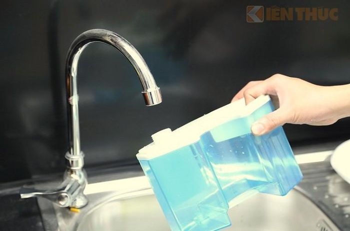 KS Hoàng Quân (điện lạnh Bách Khoa) tư vấn: Các loại quạt phun sương, có ion âm công suất khác nhau nên khi mua cần chú ý nhu cầu và diện tích sử dụng. dùng quạt có chế độ bảo hành, các tính năng đi kèm như màng lọc bụi bẩn, chức năng làm sạch không khí... 