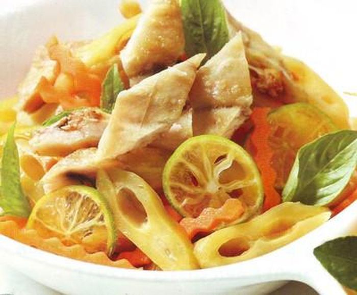  Gỏi me sốt quất.