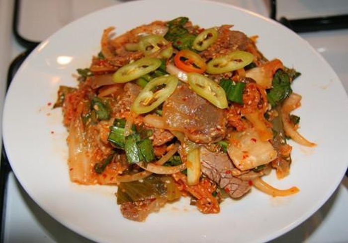  Gỏi bò kim chi.