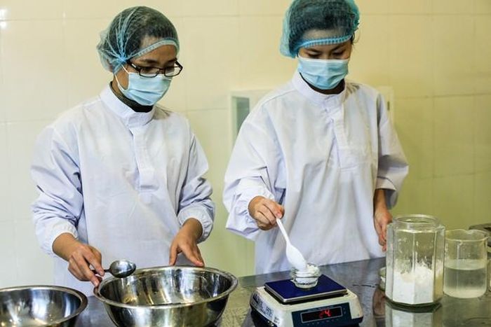  Muối được sử dụng trong quá trình ướp là sản phẩm nhập khẩu từ Pháp.