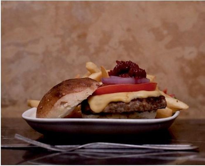 Bánh burger thịt lạc đà.