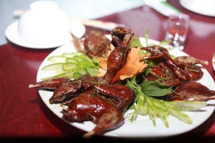  Mặc dù vậy thịt thơm bùi không khô xác trong khi xương chim giòn tan.