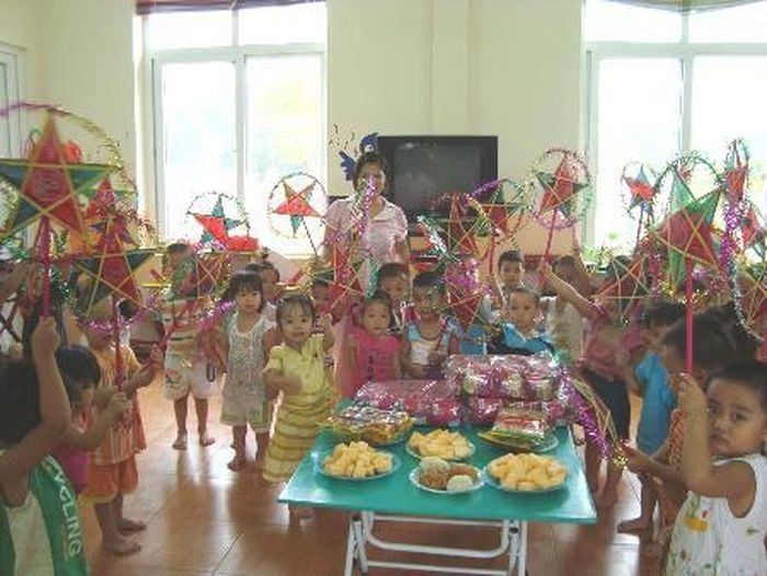 Được tổ chức các ngày lễ, Tết với không khí vui tươi và không kém phần trang trọng.