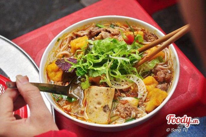  Bún riêu cua vỉa hè 75 Hàng Bông.