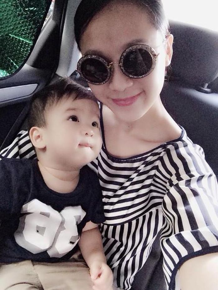  Khi được hỏi về cha của bé Sâu, người mẫu Thái Hà chỉ cười chứ không tiết lộ.