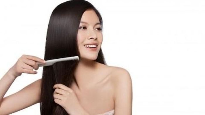 Nam nữ còn độc thân mơ thấy chải đầu rụng tóc là điềm may mắn trong tình yêu. Đây chính là thời điểm cực thuận lợi để bạn bày tỏ tình cảm với đối phương. Chắc chắn, chàng hoặc nàng sẽ nhận ra thành ý của bạn.