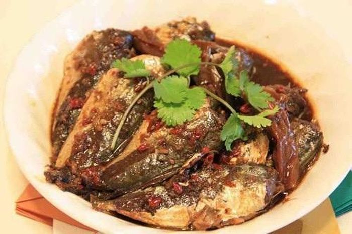  Cá nục kho sa tế.