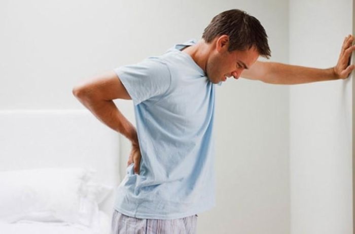 Đi tiểu khó. Hiện tượng tiểu khó, ít đi tiểu hoặc tiểu dắt dễ bắt nguồn do sưng tiền liệt tuyến. Nhìn chung, đàn ông gặp khó khăn trong việc đi tiểu là một trong những biểu hiện dễ thấy nhất của ung thư tiền liệt tuyến.