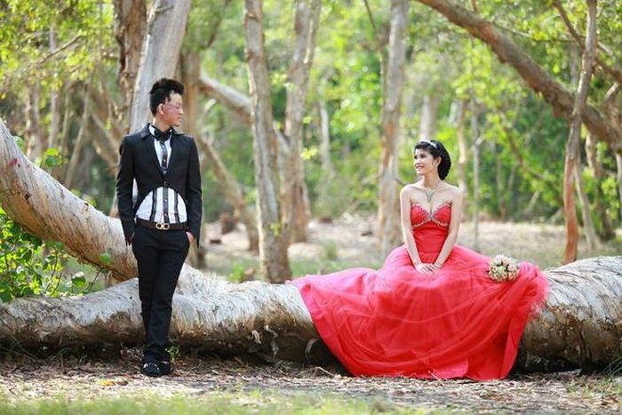 Cô cũng thẳng thắn chia sẻ: "Trong mắt em, anh ấy là người đàn ông hoàn toàn bình thường, thậm chí điển trai".