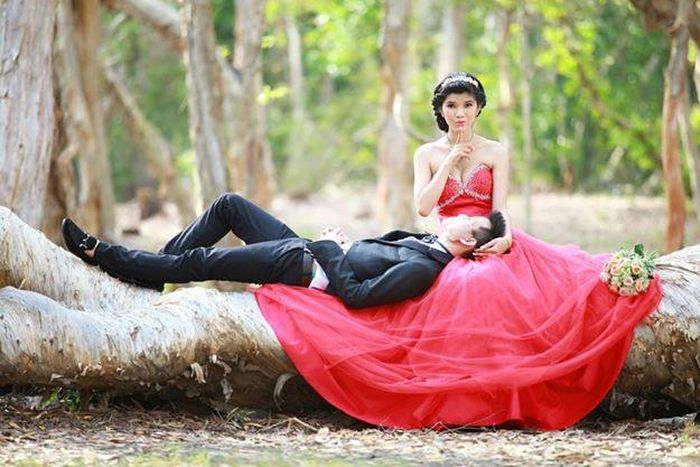 P. cho biết cô và chồng yêu nhau đã 5 năm trước khi đi đến hôn nhân. Cô cảm thấy mình may mắn vì hạnh phúc này được gia đình hai bên và bạn bè ủng hộ, chúc phúc. 