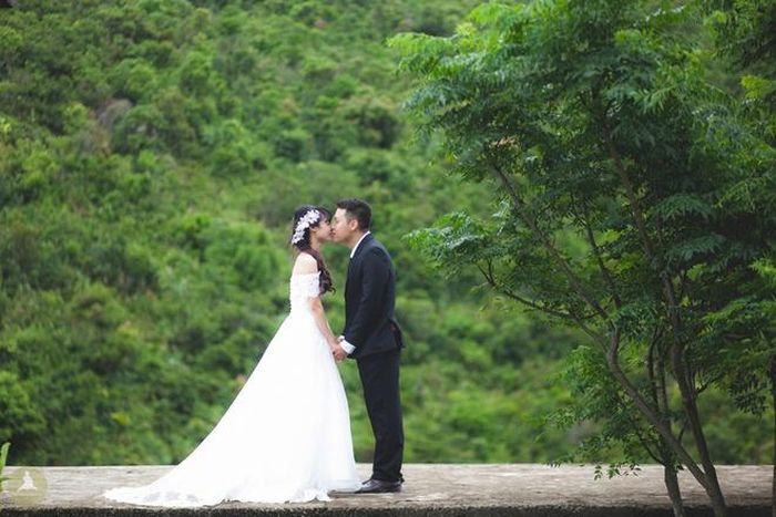 Bộ ảnh cưới tràn ngập màu xanh của thiên nhiên, núi rừng.