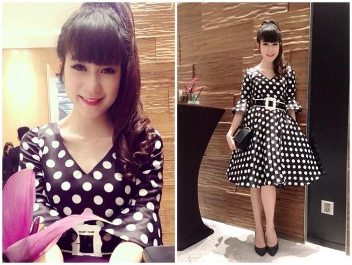 Với kiểu đầm chấm bi, cô chọn cách mix phụ kiện thắt lưng to bản và giày tối màu rất ăn nhập phong cách lãng mạn.