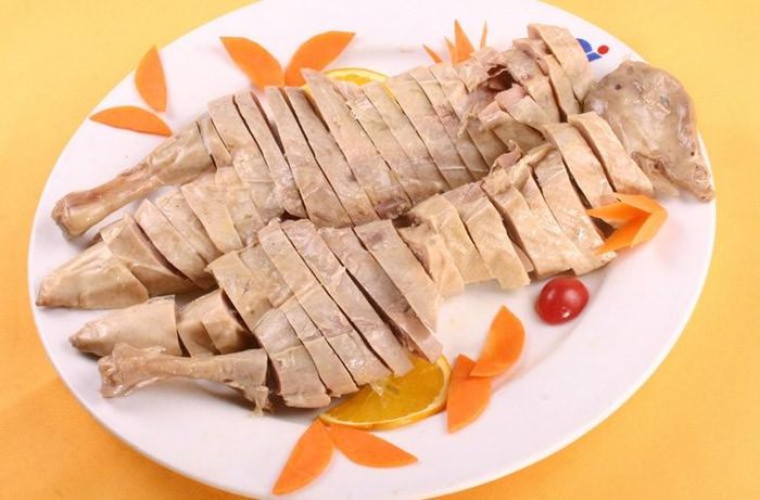  Yanshuiya. Yanshuiya chính là tên gọi của người dân dành cho món thịt vịt muối. Không phải thời điểm nào cũng có vịt ngon để ăn. Bạn phải thưởng thức thịt vào mùa thu mới có thể cảm nhận hết “tinh hoa” trong từng thớ thịt.