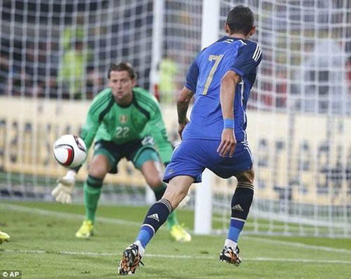 Di Maria tỏa sáng rực rỡ trong chiến thắng của Argentina.