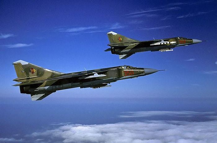  MiG-23 được trang bị động cơ R-35-300 cho tốc độ tối đa 2.445km/h, vũ khí có một pháo 23mm (200 viên đạn) và 4-6 tên lửa không đối không tầm nhiệt R-60, tự dẫn radar R-23/24. Sự thành công trong thiết kế được thể hiện rõ nét trên chiến trường, MiG-23 đã xuất hiện trong một cuộc giao chiến với máy bay Mỹ ở Trung Đông và được cho là đã hạ được cả F-16, F-4E của Mỹ.