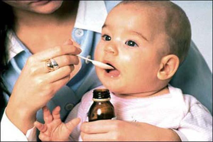  Men vi sinh bản chất là các vi khuẩn lành tính giúp lập lại sự cân bằng, ổn định môi trường đường ruột, có thể sử dụng thời gian dài. Men tiêu hóa bản chất là protein có tác dụng chia cắt thức ăn, chỉ nên dùng trong thời gian ngắn. 