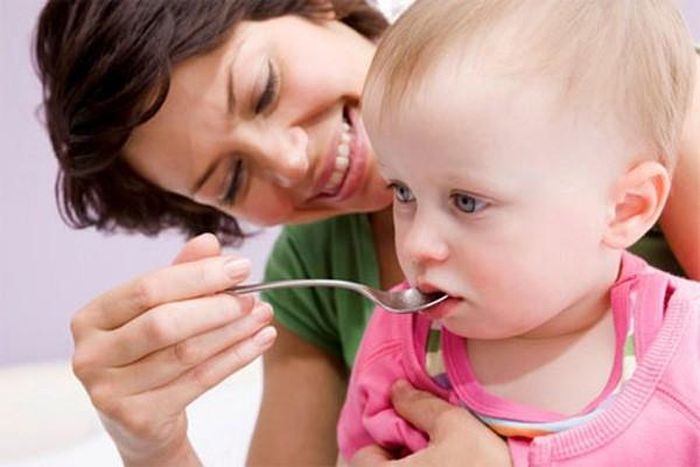  Tuy men vi sinh là chế phẩm chứa những vi khuẩn sống có lợi cho cơ thể để tăng cường miễn dịch, nhưng cũng cần dùng hợp lý mới đạt được hiệu quả cao, tùy vào bệnh lý để cho trẻ uống loại men này. 