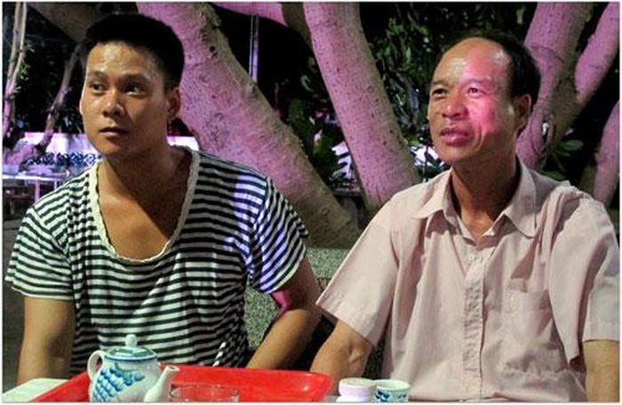 Hai cha con Thượng tá Trần Quang Oanh - binh nhất Trần Quang Trường trên đảo Trường Sa Lớn