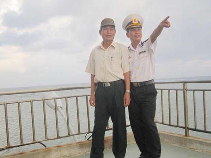 Hai cha con Đại úy Vũ Đức Vinh hội ngộ trên đảo Sinh Tồn Đông