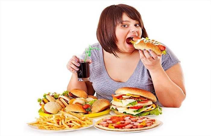 Giảm cân: Một cơ thể nặng nề sẽ khiến bạn trở nên chậm chạp và lười vận động. Rất khó để bạn hoàn thành tốt những mục tiêu sức khỏe khác nếu như bạn luôn ở trong tình trạng thừa cân. Do đó, hãy lên kế hoạch cho môn thể thao nào mà bạn yêu thích. Bên cạnh đó, cần xây dựng một chế độ ăn uống giàu chất dinh dưỡng nhưng cung cấp ít năng lượng.