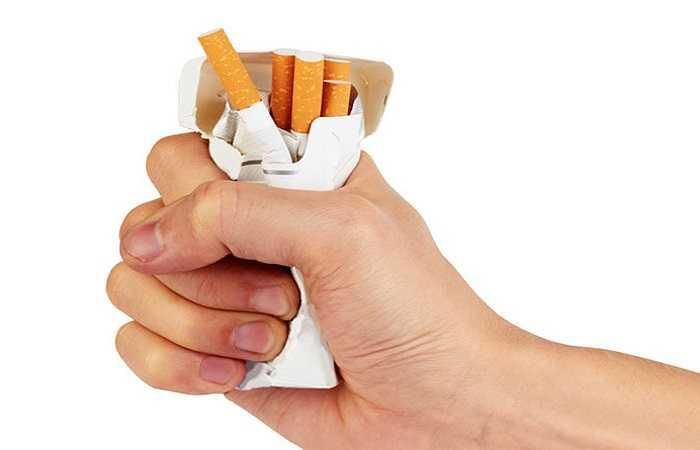 Không hút thuốc: Thói quen hút thuốc ảnh hưởng xấu đến sức khỏe của người hút thuốc và những người xung quanh. Hãy bắt đầu một năm mới không hút thuốc giúp tăng cường sức khỏe của bản thân và cộng đồng. 