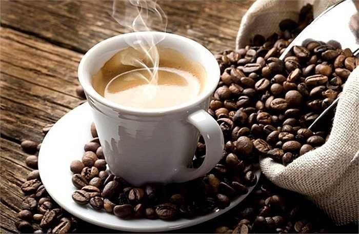 Cà phê: Dư thừa cà phê trong cơ thể có thể gây hại cho tuyến thượng thận của bạn. Khi chức năng của các tuyến giảm, nó có thể dẫn đến giảm nhu cầu tình dục và mất cân bằng hormone tuyến giáp. 